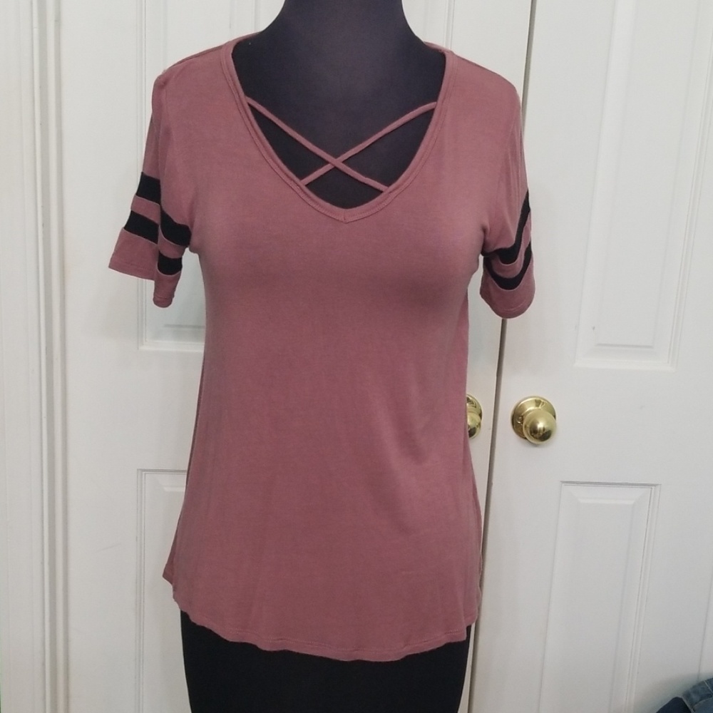 Crisscross tee